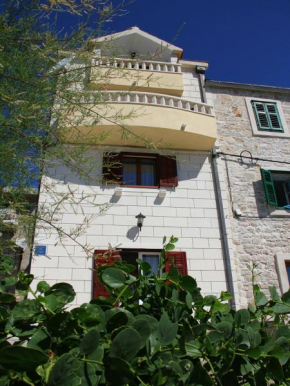Отель Holiday Home Blaž  Примоштен